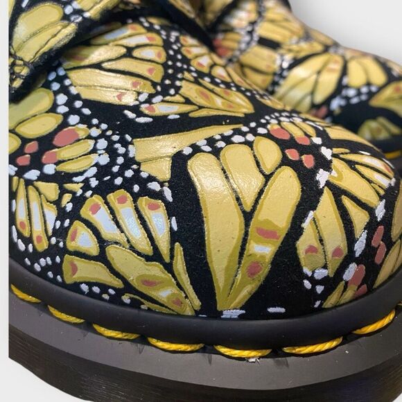 Dr. Martens Womens 1460 Butterfly Print 8-Eye Lace Up Boot size 6 New No Box - Picture 9 of 10